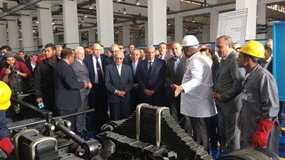 افتتاح خط إنتاج شاحنات في شركة حلوان للمعدات بحضور 3 وزراء