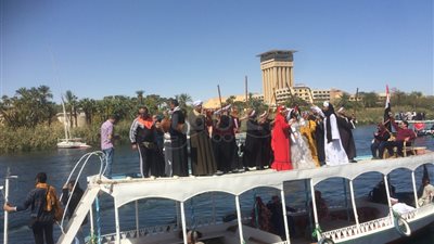 «الأقصر للفنون الشعبية» تشارك بالفرح الصعيدي في مهرجان أسوان (فيديو)