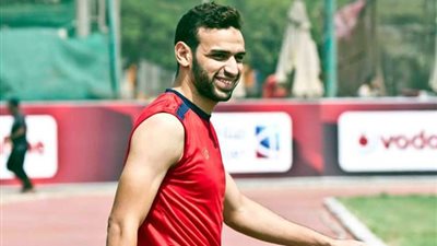 البدري يطمئن على ميدو جابر بعد مشاركته بالتدريبات الجماعية للأهلي