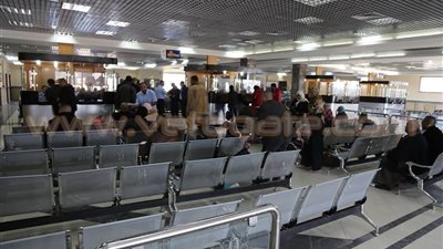 بدء توافد الفلسطينيين على معبر رفح البري