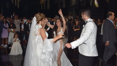 الخطيب ورئيس الزمالك ونجوم الفن في حفل زفاف نجل شقيق السبكي وابنة طارق فؤاد (صور)