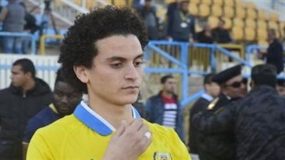 محمد صادق يؤازر الإسماعيلي من المدرجات في ودية بتروجت