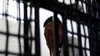 المتهم بذبح ابنتيه في الحوامدية بعد تسليم نفسه: دافعت عن شرفي وغسلت عاري.. سمعتهما يتحدثان مع شباب في التليفون.. التحريات:حريق يلتهم محتويات منزل المتهم قبل 10 أيام.. إرسال أداة الجريمة للمعمل الجنائي