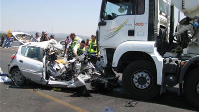 «بيزنس الموت».. حوادث الطرق دجاجة تبيض ذهبا للشركات الأجنبية.. وشركة إيطالية تعرض حل الأزمة مقابل ٥٠ ألف جنيه