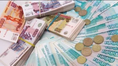 الروبل الروسي يقترب من أدنى مستوى منذ مايو رغم ارتفاع أسعار النفط