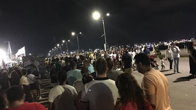 الجمهور يتوافد على حفل عمرو دياب في الساحل الشمالي (صور)