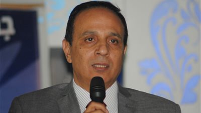 نائب: الرئيس لم يتعرض لقانون الخدمة المدنية لمنع المداخلات