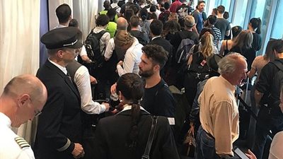 تعطل كل المطارات الأمريكية وإلغاء مئات الرحلات الجوية 