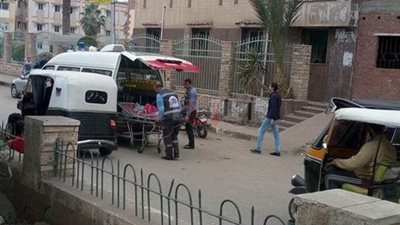 غلق باب مستشفى الزرقا في وجه المرضى بدمياط (صور)