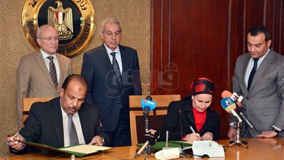 وزيرا التجارة والصناعة والإنتاج الحربي يشهدان توقيع 3 بروتوكولات