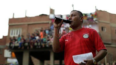 16 عاما في ملاعب الغلابة.. حكايات «مُعلق الأرياف» مع مباريات أهل القرى والنجوع