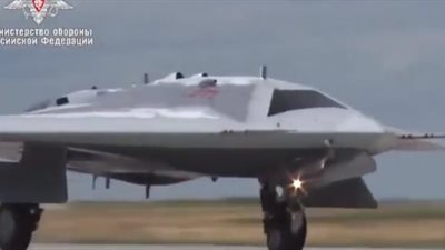 بوتين يكشف النقاب عن طائرة 