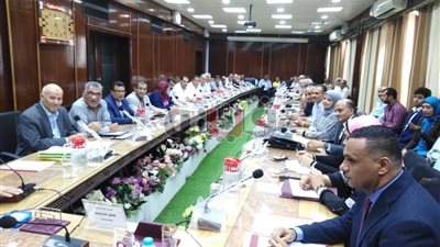 محافظ الدقهلية يستعرض نتائج عمل لجنة استرداد أراضي الدولة