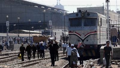 إصابة شاب انزلقت قدماه أسفل قطار بالمنيا