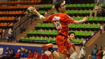 فريق يد البنك الأهلي يفوز على الزمالك 25/ 24 بدوري المرتبط 98