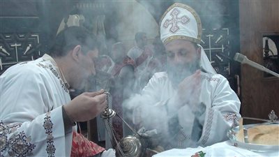 12 صورة تجسد قداس الصوم الكبير بكنيسة مارجرجس في قنا