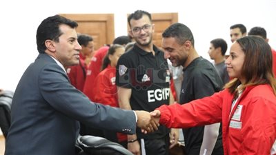 وزير الرياضة يلتقي أبطال الخماسي الحديث بحضور حطب والعريان (صور)