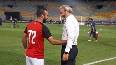 حديث ودي بين أفشة وديسابر قبل مواجهة الأهلي وبيراميدز