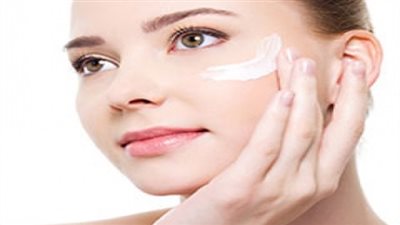 كريم اللوز والكركم حل طبيعي لتفتيح البشرة