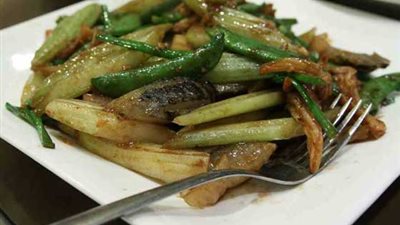 طريقة إعداد الخيار المقلي بـ«الثوم وصوص الصويا»