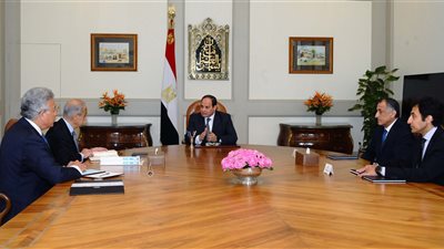 الرئيس والعمالة الحرة.. السيسي يبحث مع الحكومة مشروع التأمين المقترح.. يكلف بإعداد الأطر واللوائح القانونية المنظمة.. ويؤكد على حماية حقوق العمال وتحسين ظروفهم الاجتماعية والاقتصادية