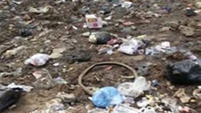 بالصور.. القمامة تستقبل الطلاب بمدارس القليوبية في أول يوم دراسي