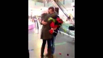 بالفيديو.. رد فعل فتاة أردنية طلب حبيبها الزواج منها في مركز تجاري