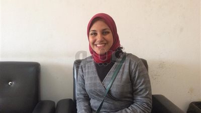 جامعة قناة السويس تشيد بقصة نجاح بائعة ورد بشوارع الإسماعيلية (صور)