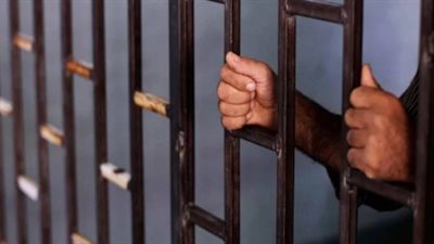 حبس تاجر مخدرات لحيازته 17 كيلو من مخدر الآيس في النزهة