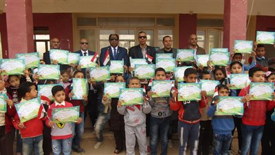 رئيس مدينة أبو رديس يكرم طلاب مدرسة اللواء فريد عزت (صور)