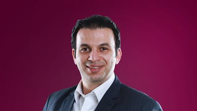 استشاري جراحة التجميل يوضح أفضل طريقة لعلاج تساقط الشعر