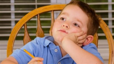 ابدئي من الآن.. 5 وسائل سهلة لتعليم طفلك القراءة