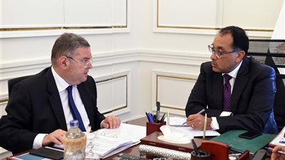 القطن المصري أولا.. خطة الحكومة لتطوير صناعة الغزل والنسيج