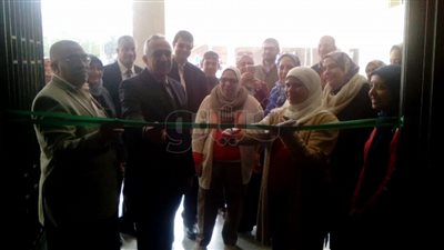 افتتاح السوق الخيري الأول بـ«صيدلة حلوان» (فيديو وصور)