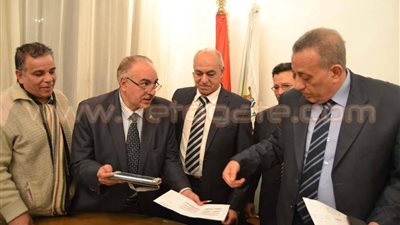 محافظ الجيزة يلتقي قيادات بولاق الدكرور الشعبية لحل مشكلات الحي