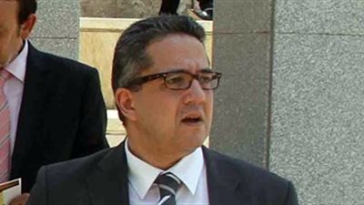 خالد العناني يطمئن على عدم استبدال الأحجار الأثرية بمعابد الكرنك