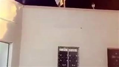 رد فعل رجل رفض صديقه دفع مخالفاته وشجعه على الانتحار (فيديو)