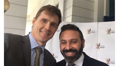 سفير بريطانيا يمازح حازم إمام: «نورت يا إمبراطور»