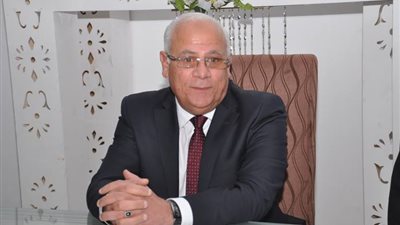 محافظ بورسعيد يعنف رؤساء الأحياء في أول أيام الدراسة