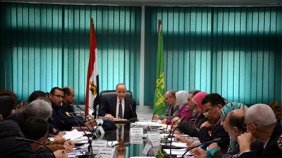 محافظ القليوبية يرأس اجتماع المناطق الصناعية (صور)