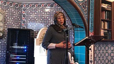 «زر مسجدي».. مسلمون ومسيحيون ويهود داخل مساجد بريطانيا (صور)
