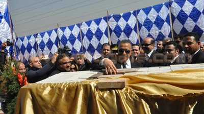 محافظ الجيزة ومدير الأمن يضعان حجر أساس قسم شرطة حدائق الأهرام