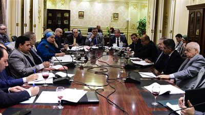 قوى عاملة البرلمان تدرس إنشاء هيئة للعمالة الموسمية