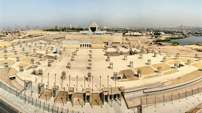 وزير الآثار يناقش آليات العمل بالمتحف القومي للحضارة