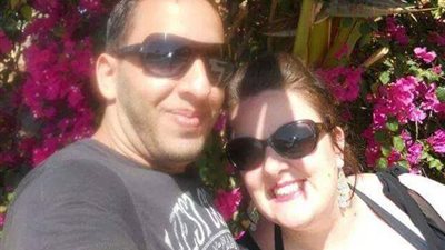 بالصور.. قصة فتاة بريطانية وقعت ضحية لشاب مصري باسم الحب