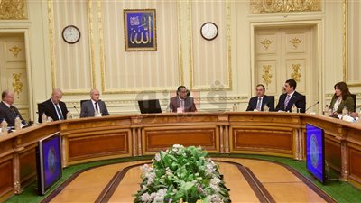 رئيس الوزراء يتابع أعمال مشروع تطوير محور ترعة الطوارئ