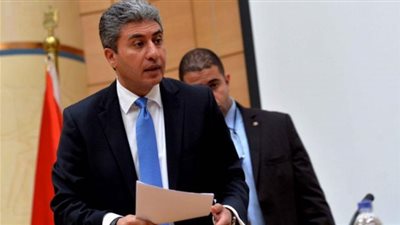 وزير الطيران يصل مطار القاهرة لافتتاح هنجر صيانة جديد