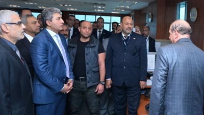 مطار القاهرة يستقبل ٣٩٦ كيلو ذهب خام من منجم السكري