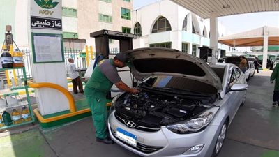 خبير في هندسة البترول: خطة لتحويل 50 ألف سيارة للعمل بالغاز الطبيعي (فيديو)
