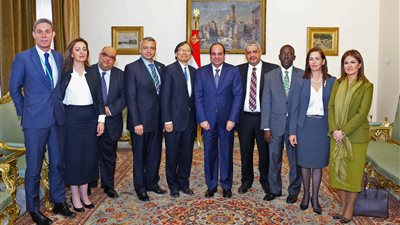 السيسي يلتقي وفدًا من البنك الأفريقي للتنمية.. يبحث توسيع مجالات التعاون.. تمويل المشروعات الصغيرة والمتوسطة.. توفير فرص العمل للشباب.. وتنفيذ المبادرة الأفريقية للطاقة المتجددة